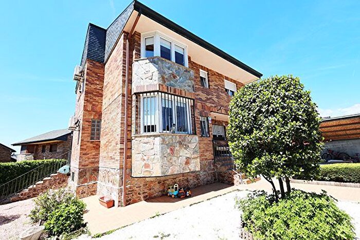 Casa en venta en Colmenarejo, Madrid de 4 habitaciones