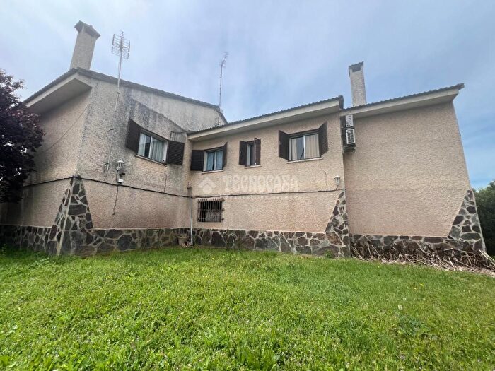 Casa en venta en Puerta de Cuartos Avda de Portugal, Talavera de la Reina de 5 habitaciones