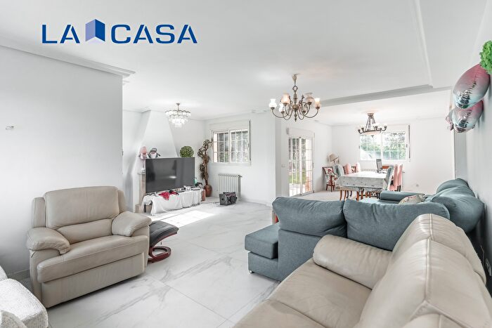 Casas en venta y pisos alquiler - 3
