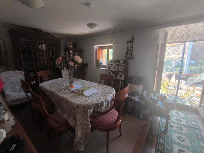 Casas en venta y pisos alquiler - 3