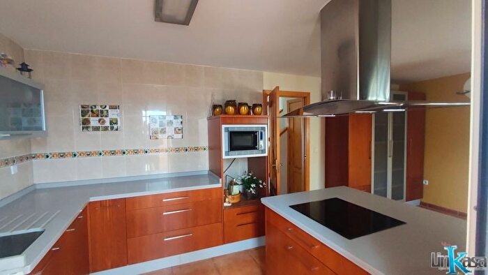 Casas en venta y pisos alquiler - 3