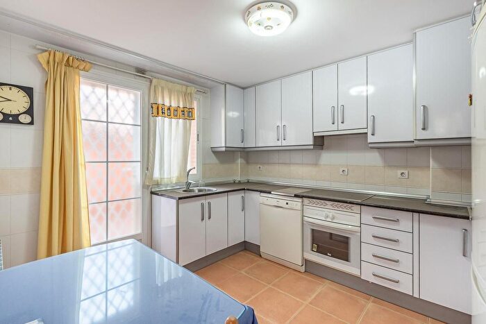 Casas en venta y pisos alquiler - 3