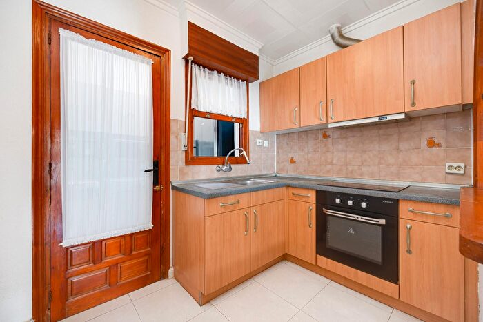 Casas en venta y pisos alquiler - 3