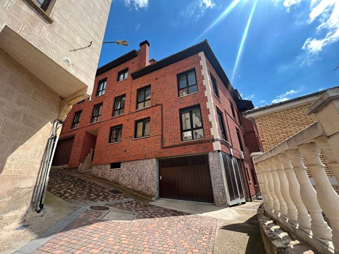 Casas en venta y pisos alquiler - 1