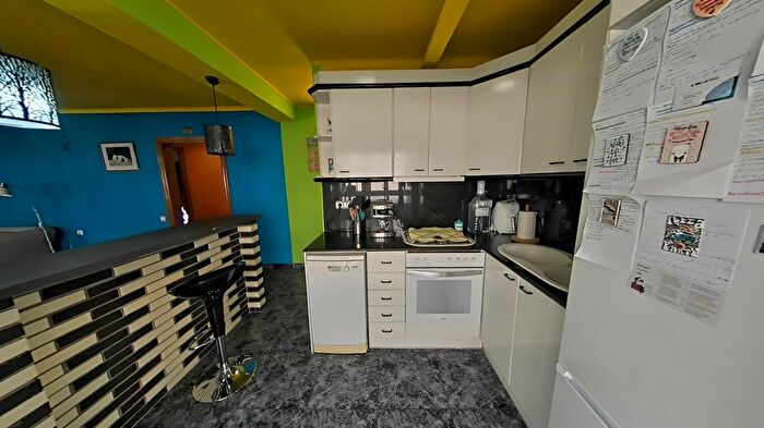 Casas en venta y pisos alquiler - 1