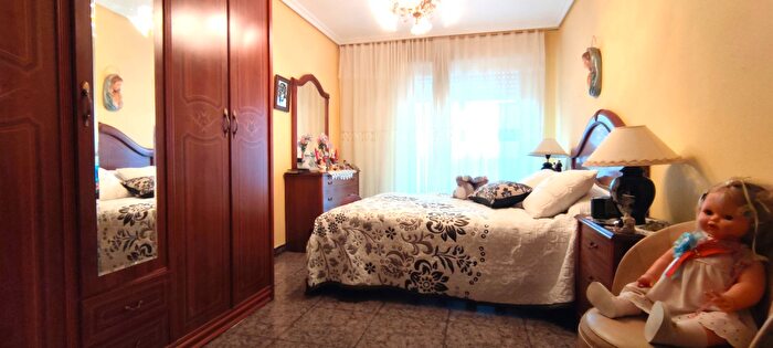 Casas en venta y pisos alquiler - 3