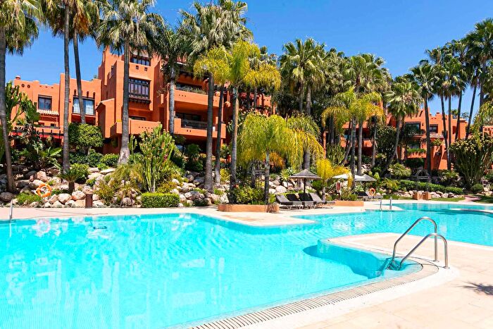 Piso en venta en Nueva Andalucía, La Dama de Noche La Alzambra de 3 habitaciones