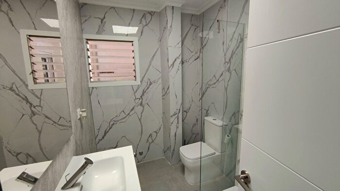 Casas en venta y pisos alquiler - 3
