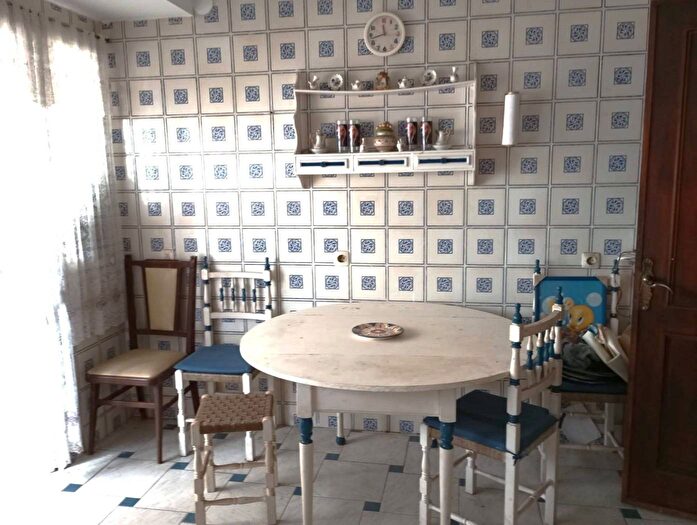 Casas en venta y pisos alquiler - 3