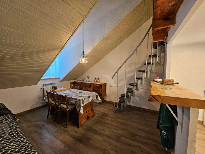 Casas en venta y pisos alquiler - 1