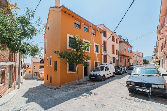 Casas en venta y pisos alquiler - 1
