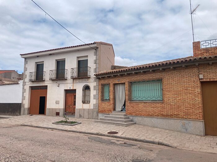 Casas en venta y pisos alquiler - 1