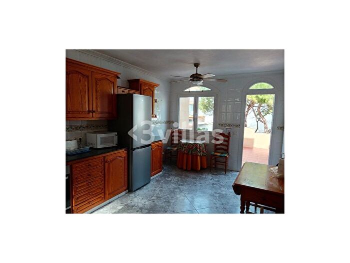 Casas en venta y pisos alquiler - 3