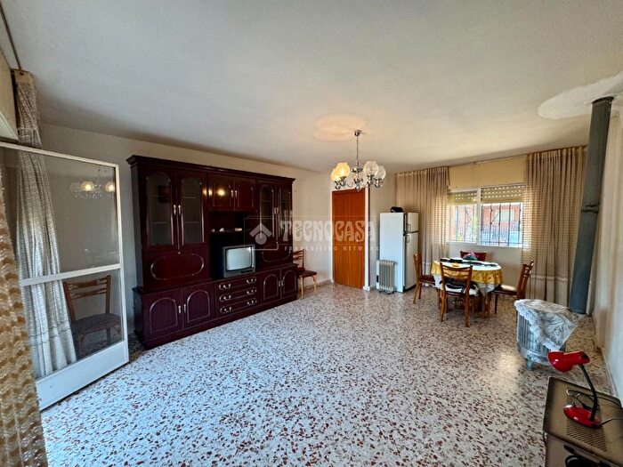 Casas en venta y pisos alquiler - 3