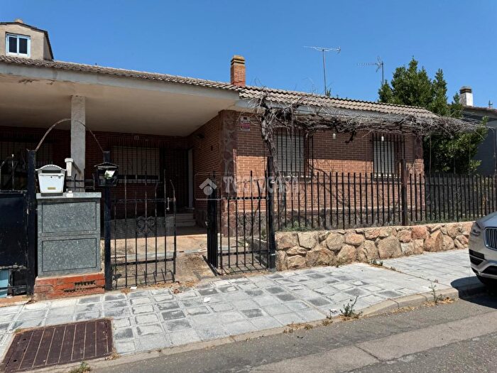 Casas en venta y pisos alquiler - 1
