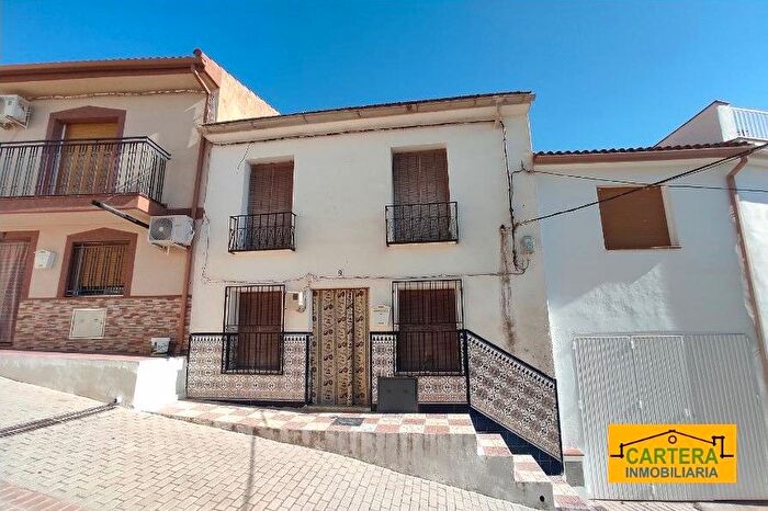 Casa en venta en Íllora, Granada de 4 habitaciones