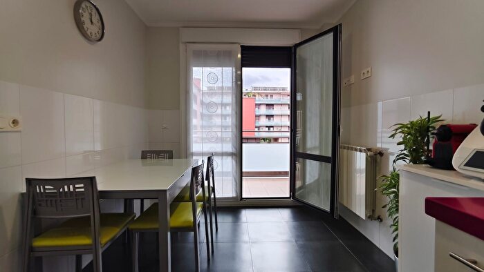 Casas en venta y pisos alquiler - 3