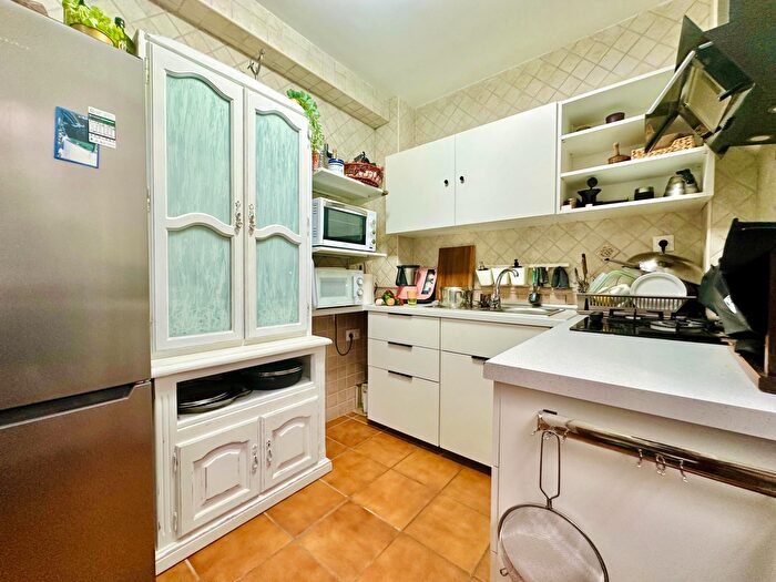 Casas en venta y pisos alquiler - 3