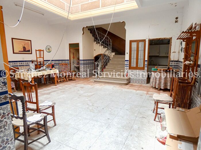 Casas en venta y pisos alquiler - 1