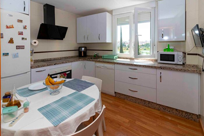 Casas en venta y pisos alquiler - 3