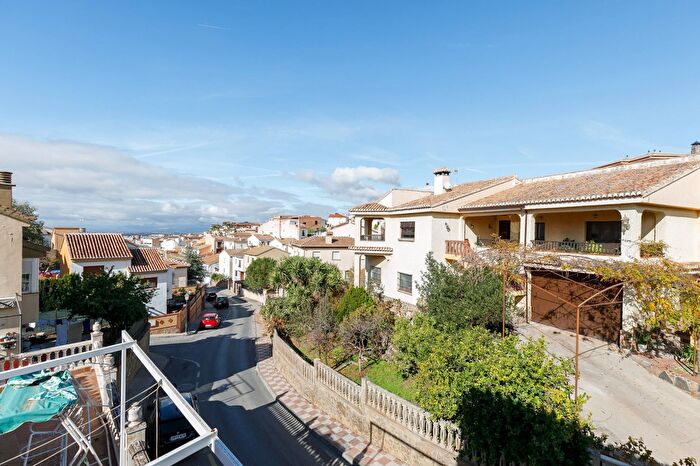 Casa en venta en Huétor Vega, Granada de 5 habitaciones