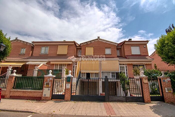 Casas en venta y pisos alquiler - 1