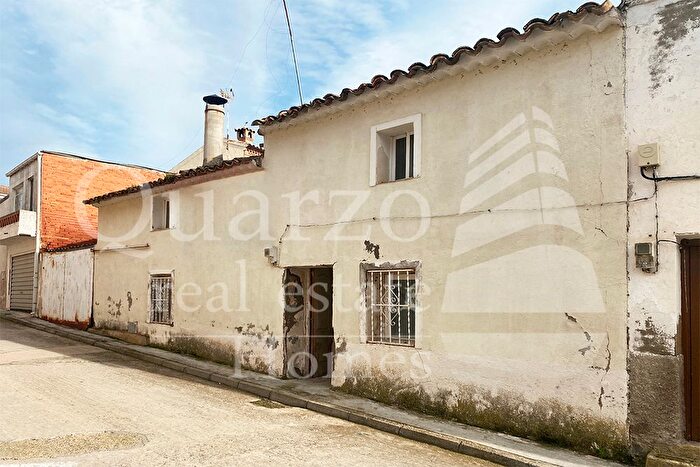 Casas en venta y pisos alquiler - 1