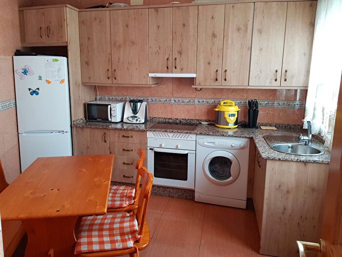 Casas en venta y pisos alquiler - 3