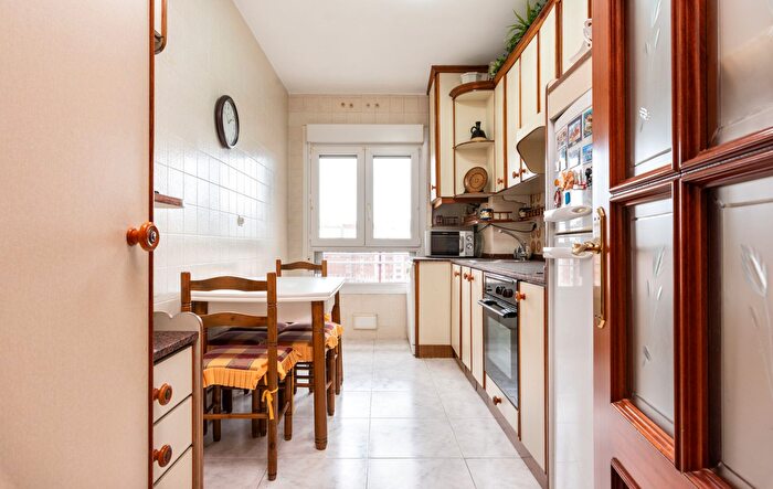 Casas en venta y pisos alquiler - 3