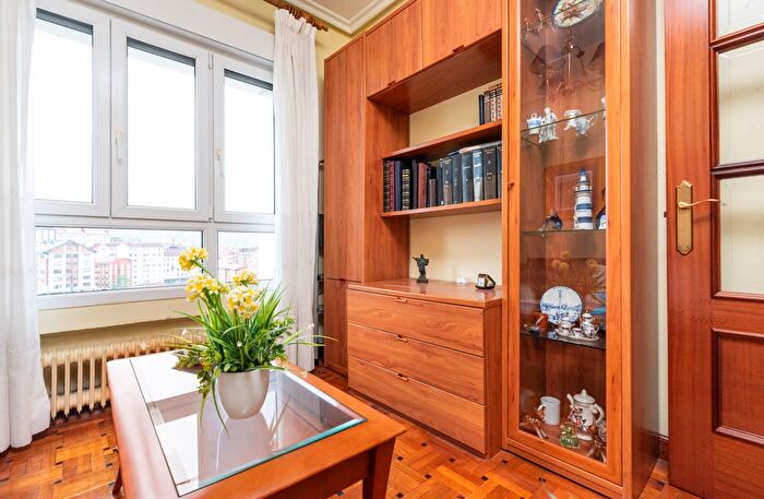 Piso en venta en San Lázaro Otero Villafría, Oviedo de 3 habitaciones