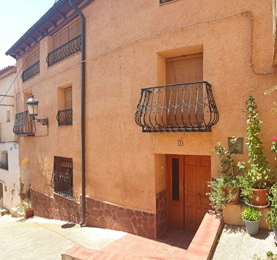 Casas en venta y pisos alquiler - 2