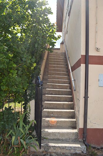 Casas en venta y pisos alquiler - 3