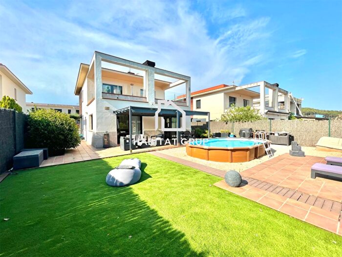 Casa en venta en Medinyà, Girona de 4 habitaciones