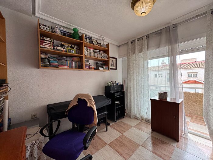 Casas en venta y pisos alquiler - 3