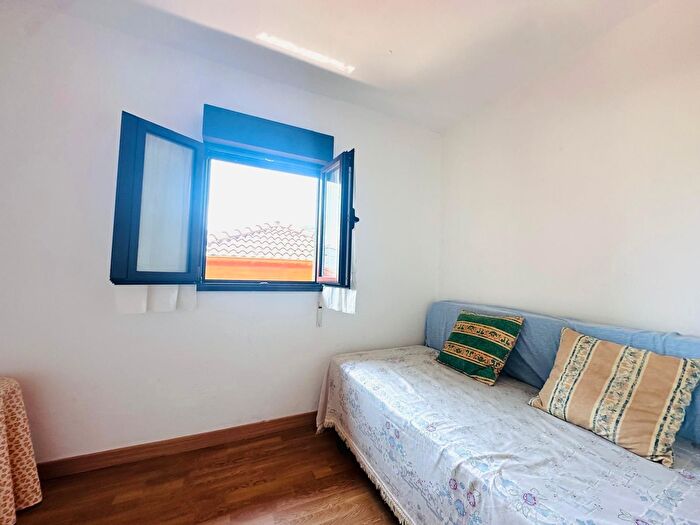 Casas en venta y pisos alquiler - 3