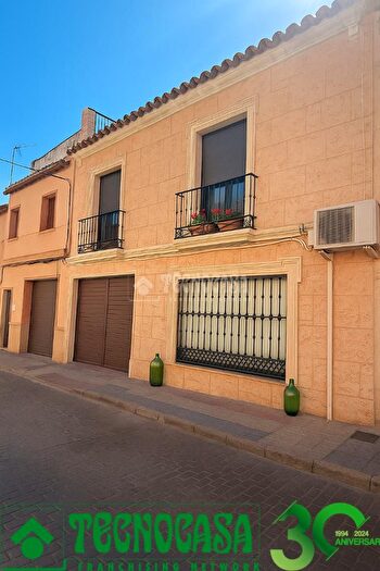 Casas en venta y pisos alquiler - 1