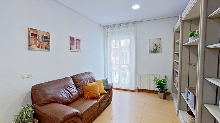 Casas en venta y pisos alquiler - 3