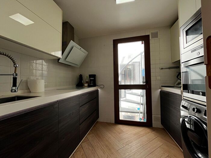 Casas en venta y pisos alquiler - 3