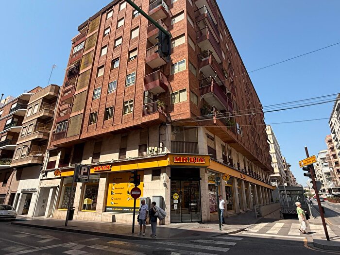 Casas en venta y pisos alquiler - 1