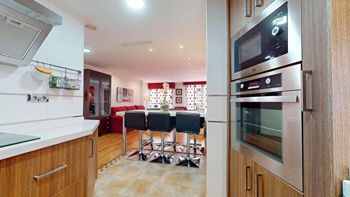 Casas en venta y pisos alquiler - 3