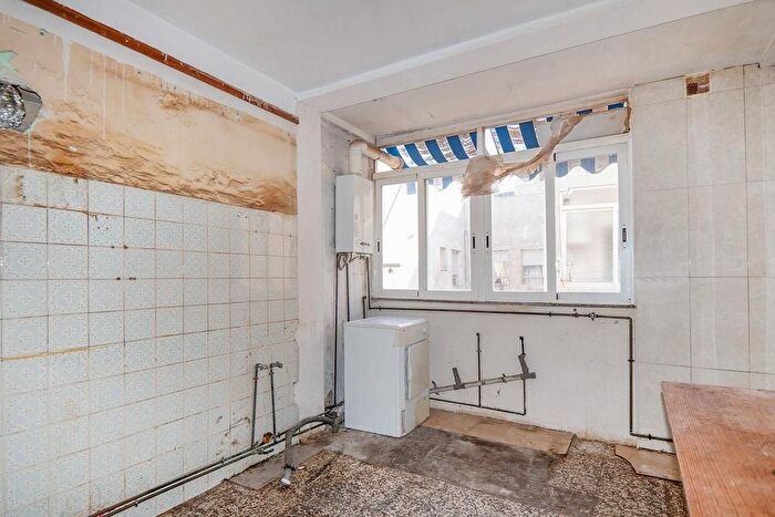 Casas en venta y pisos alquiler - 3