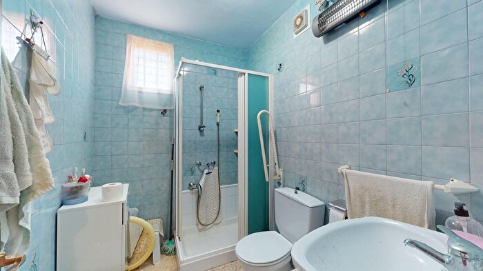Casas en venta y pisos alquiler - 3