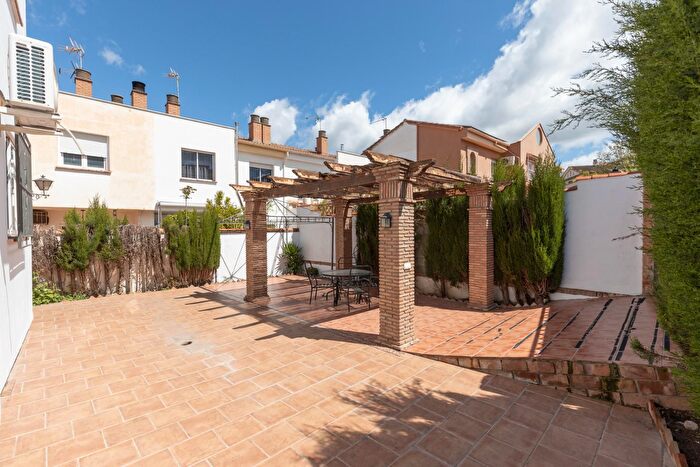 Casa en venta en La Zubia Ciudad, La Zubia de 3 habitaciones