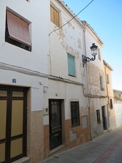 Casas en venta y pisos alquiler - 1