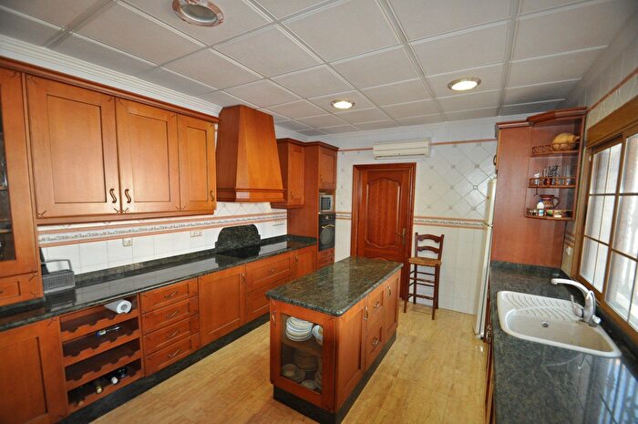Casas en venta y pisos alquiler - 3