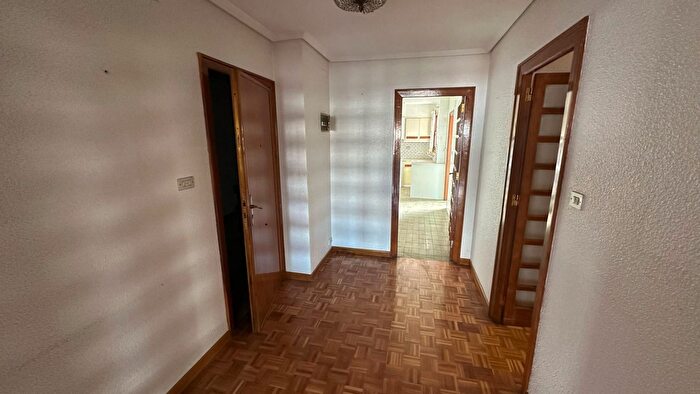 Casas en venta y pisos alquiler - 3