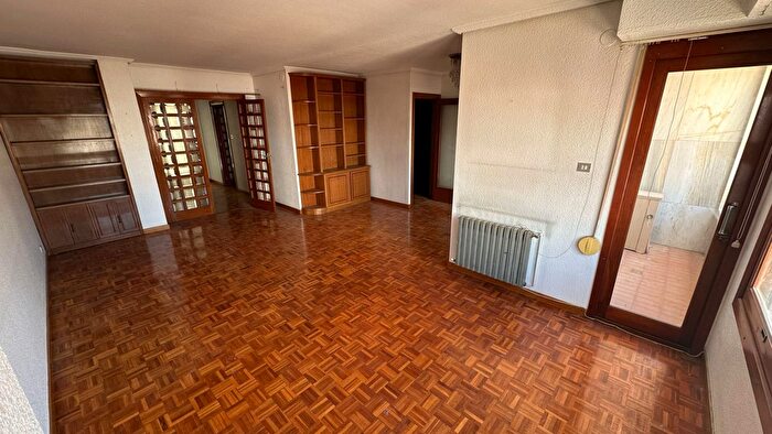 Casas en venta y pisos alquiler - 1
