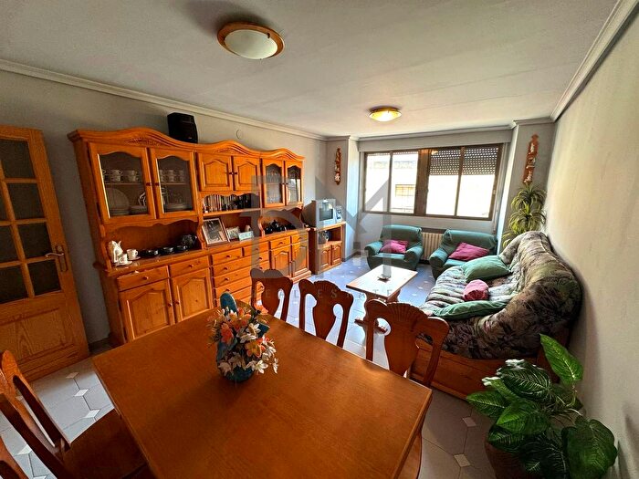 Casas en venta y pisos alquiler - 3
