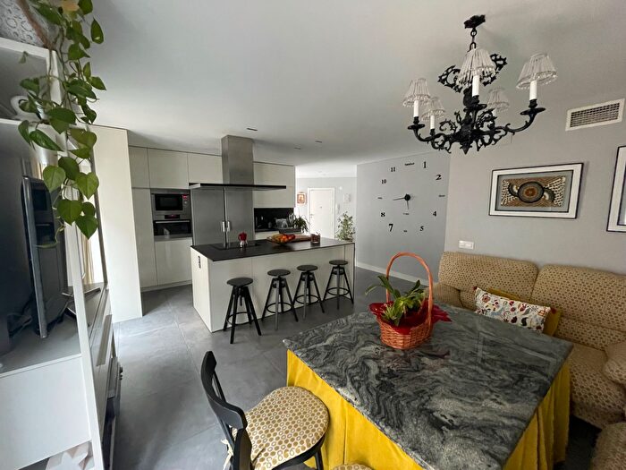 Casas en venta y pisos alquiler - 1
