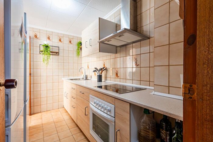 Casas en venta y pisos alquiler - 3